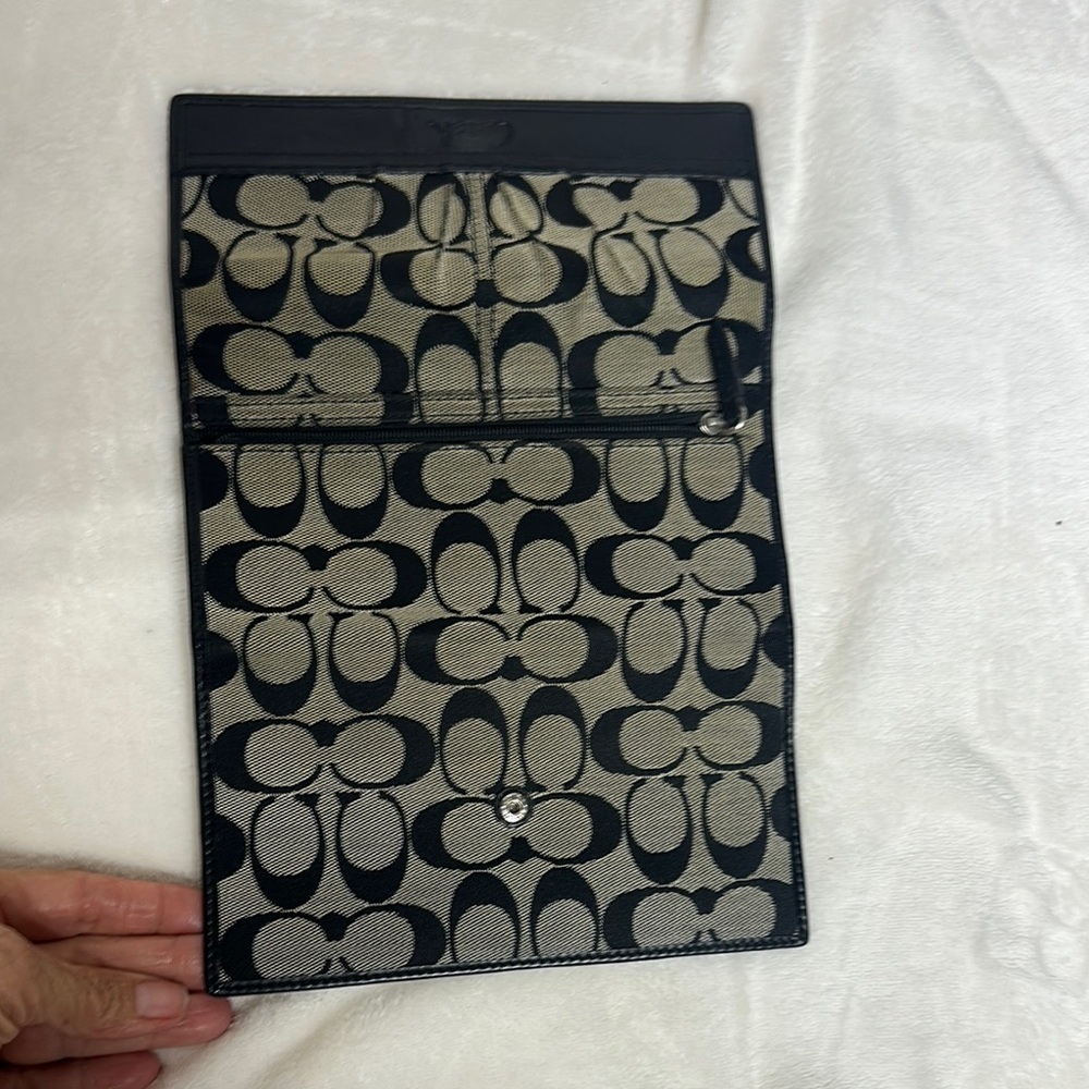 Coach Black and Cream Trifold Signature Wallet - Picture 4 of 11